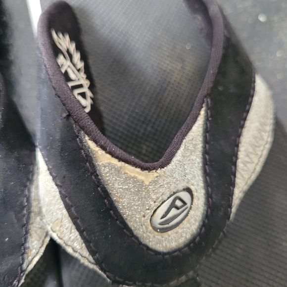 Reef Black and Silver Flipflops with Bottle Opener - Picture 3 of 6